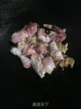 香菇焖鸡的做法步骤：8