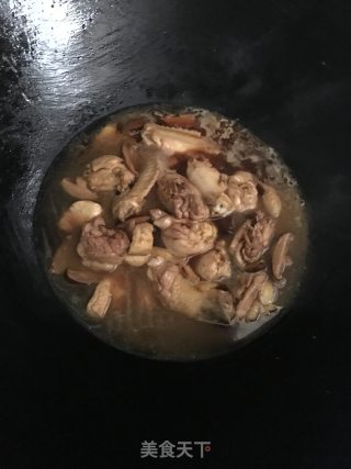 香菇焖鸡的做法步骤：11