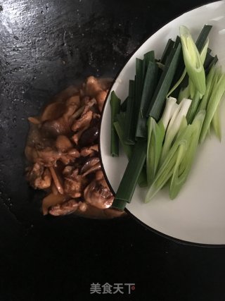 香菇焖鸡的做法步骤：12