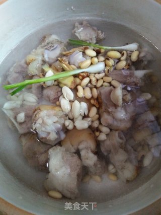 炖猪蹄汤的做法步骤：7