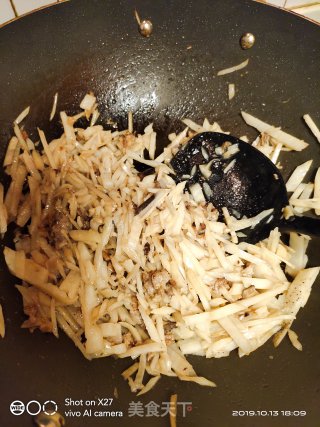 香菇肉末炒萝卜丝的做法步骤：5