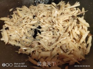 香菇肉末炒萝卜丝的做法步骤：6