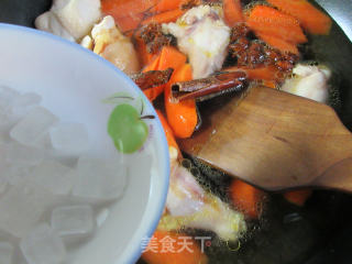 胡萝卜烧鸡翅根的做法步骤：7