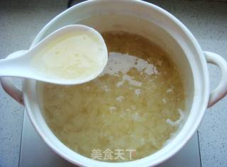红枣莲子银耳羹的做法步骤：4