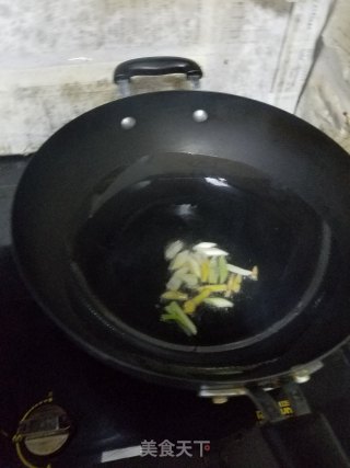 “萝卜”黄豆酱炒胡萝卜藕丁的做法步骤：2