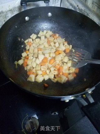 “萝卜”黄豆酱炒胡萝卜藕丁的做法步骤：5