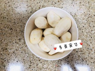 家常芋艿汤的做法步骤：1