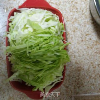 圆白菜炒粉条的做法步骤：1