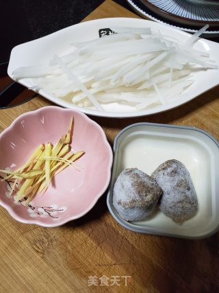 萝卜丸子汤的做法步骤：1