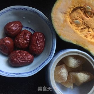 南瓜银耳糖水的做法步骤：1