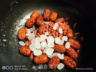 红枣雪梨汁的做法步骤：2