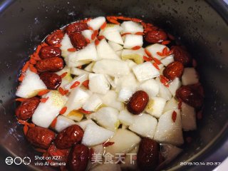 红枣雪梨汁的做法步骤：3