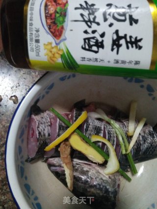炖乌鱼汤的做法步骤：2