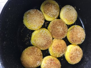 芝麻南瓜豆沙饼的做法步骤：8