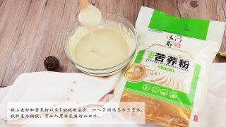 烧饼已经那么好吃了，还往里面加了蔬菜？苦荞时蔬饼的做法步骤：2