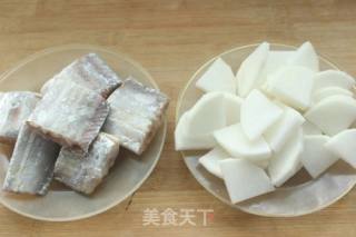 #萝卜#萝卜烧带鱼的做法步骤：1