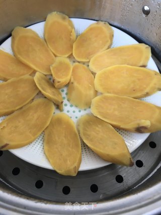三色果干红薯卷的做法步骤：7