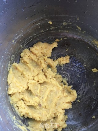 三色果干红薯卷的做法步骤：9