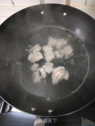 玉米仔排汤的做法步骤：2