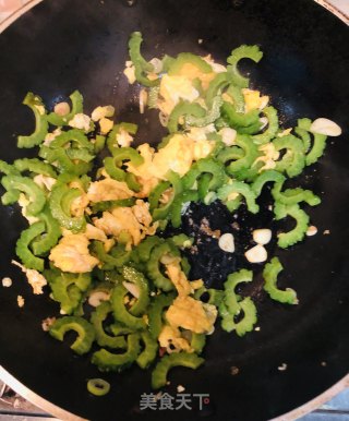 苦瓜炒鸡蛋的做法步骤：8