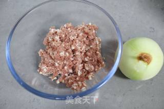 猪肉洋葱大懒龙的做法步骤：3