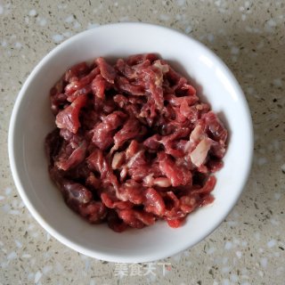牛肉蒸土豆的做法步骤：1