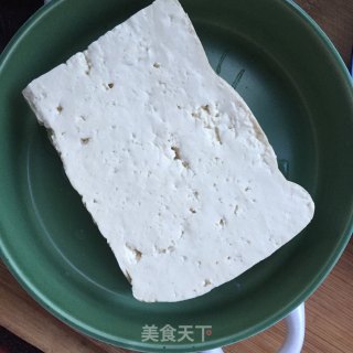 青蒜炒豆腐的做法步骤：1