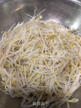 炝拌豆芽的做法步骤：3