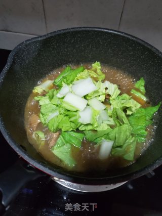 红烧鸡块汤汁烩贝壳面的做法步骤：6