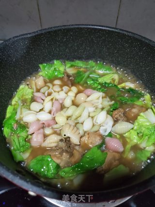 红烧鸡块汤汁烩贝壳面的做法步骤：7