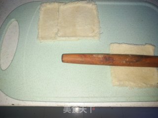 营养早餐：鸡蛋火腿土司杯的做法步骤：4