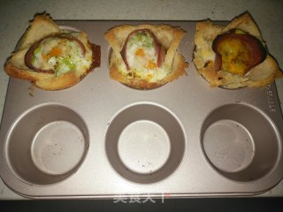 营养早餐：鸡蛋火腿土司杯的做法步骤：8