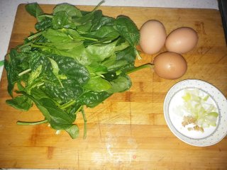 菠菜炒鸡蛋的做法步骤：2
