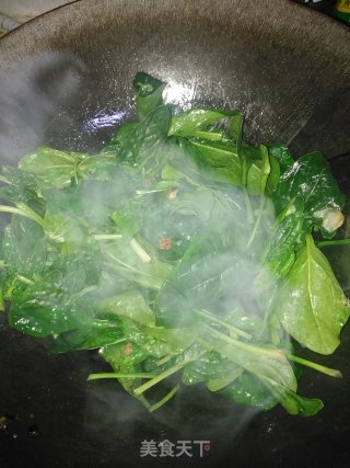 菠菜炒鸡蛋的做法步骤：4