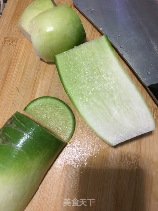 “萝卜”烧肉萝卜炖豆腐的做法步骤：1