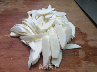 青椒鱼豆腐炒茭白的做法步骤：4