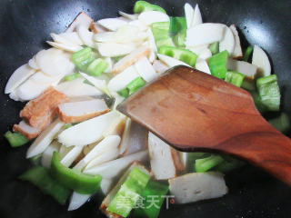 青椒鱼豆腐炒茭白的做法步骤：7