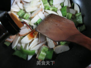 青椒鱼豆腐炒茭白的做法步骤：9