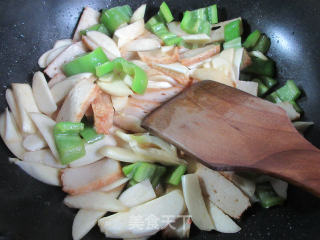青椒鱼豆腐炒茭白的做法步骤：10