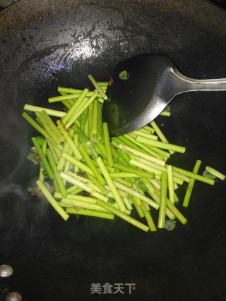 蒜苔炒香肠的做法步骤：5