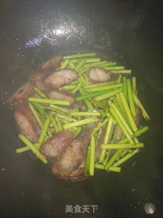 蒜苔炒香肠的做法步骤：10