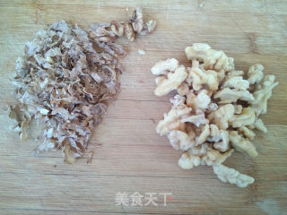 核桃鸡丁的做法步骤：3