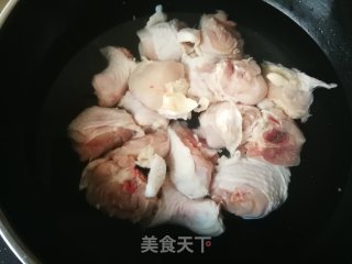 白萝卜炖鸡腿的做法步骤：3