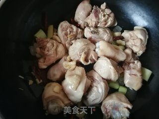 白萝卜炖鸡腿的做法步骤：8