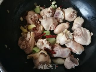 白萝卜炖鸡腿的做法步骤：9