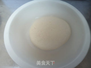 猪肉胡萝卜洋葱馅馅饼的做法步骤：1