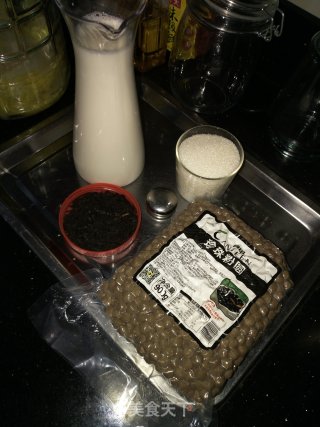 自制珍珠奶茶的做法步骤：1