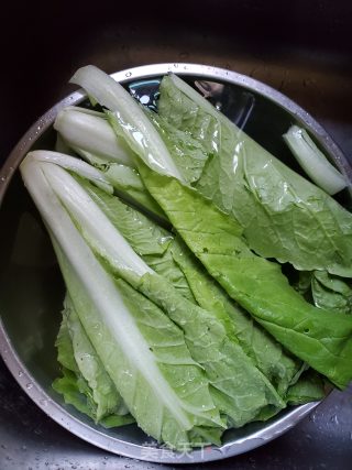 炒小白菜的做法步骤：1