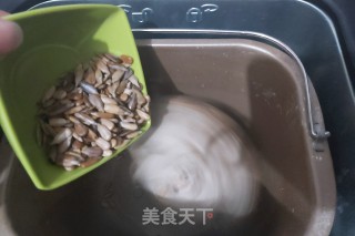 黑米瓜子吐司的做法步骤：5