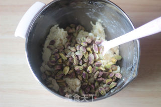 开心果奶酥---秋季零食大盘点，最受欢迎的奶酥制作方法来啦的做法步骤：7